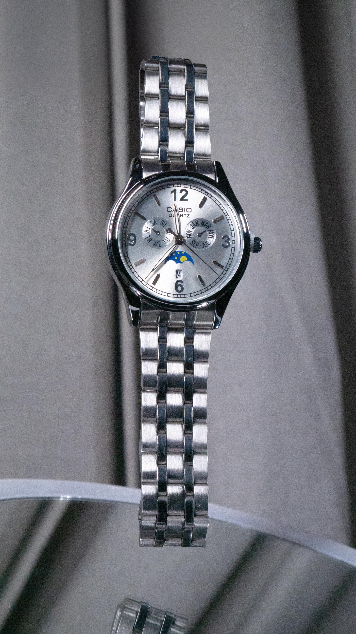 Reloj Estilo Moon Phase MTP-M300D Silver